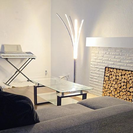 Cozy Stylish Black & White Design Room In The Heart Of Vancouver! Private Parking, Self Check-In & Just 4 Mins To Metrotown! Kültér fotó