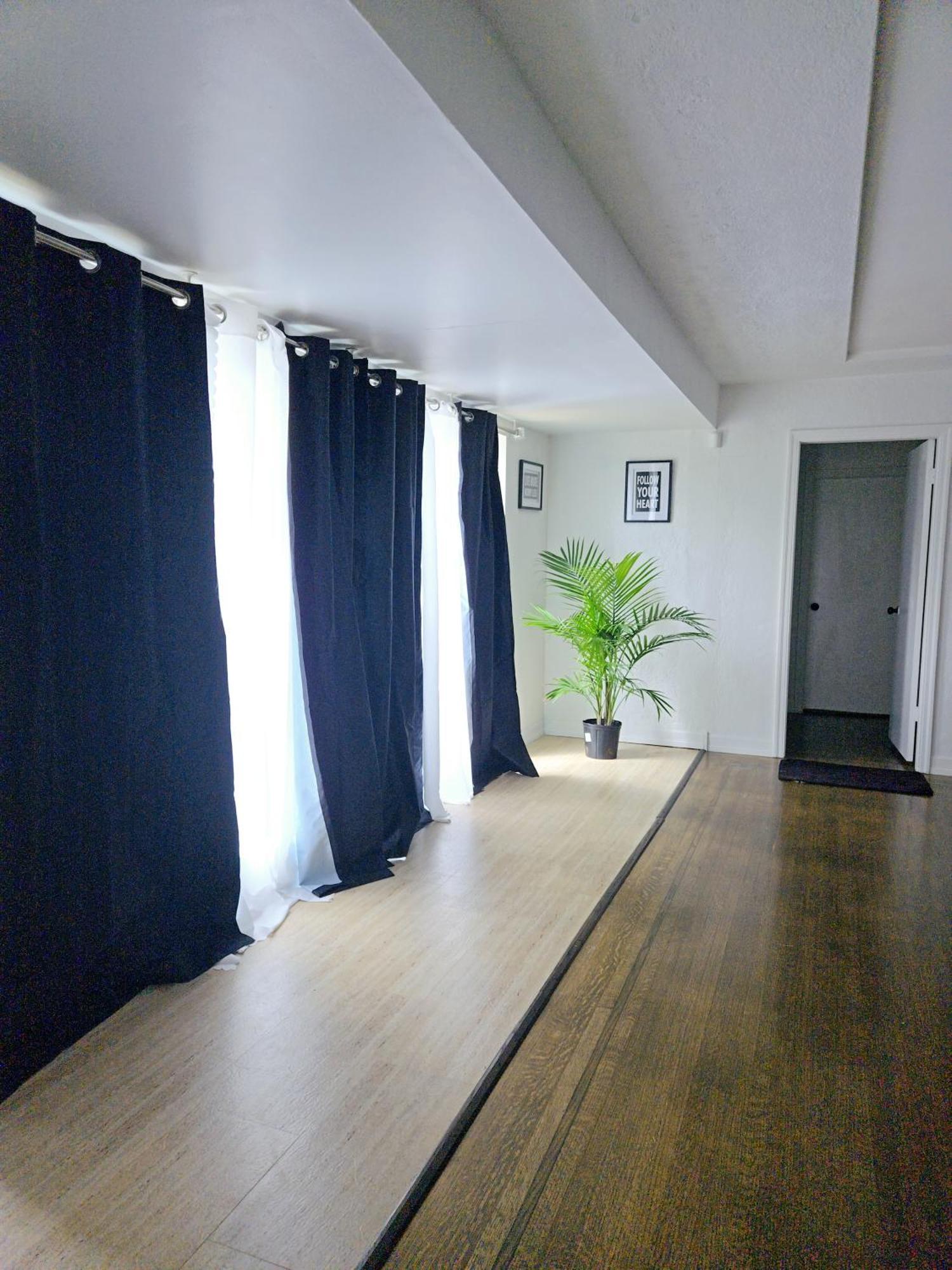 Cozy Stylish Black & White Design Room In The Heart Of Vancouver! Private Parking, Self Check-In & Just 4 Mins To Metrotown! Kültér fotó
