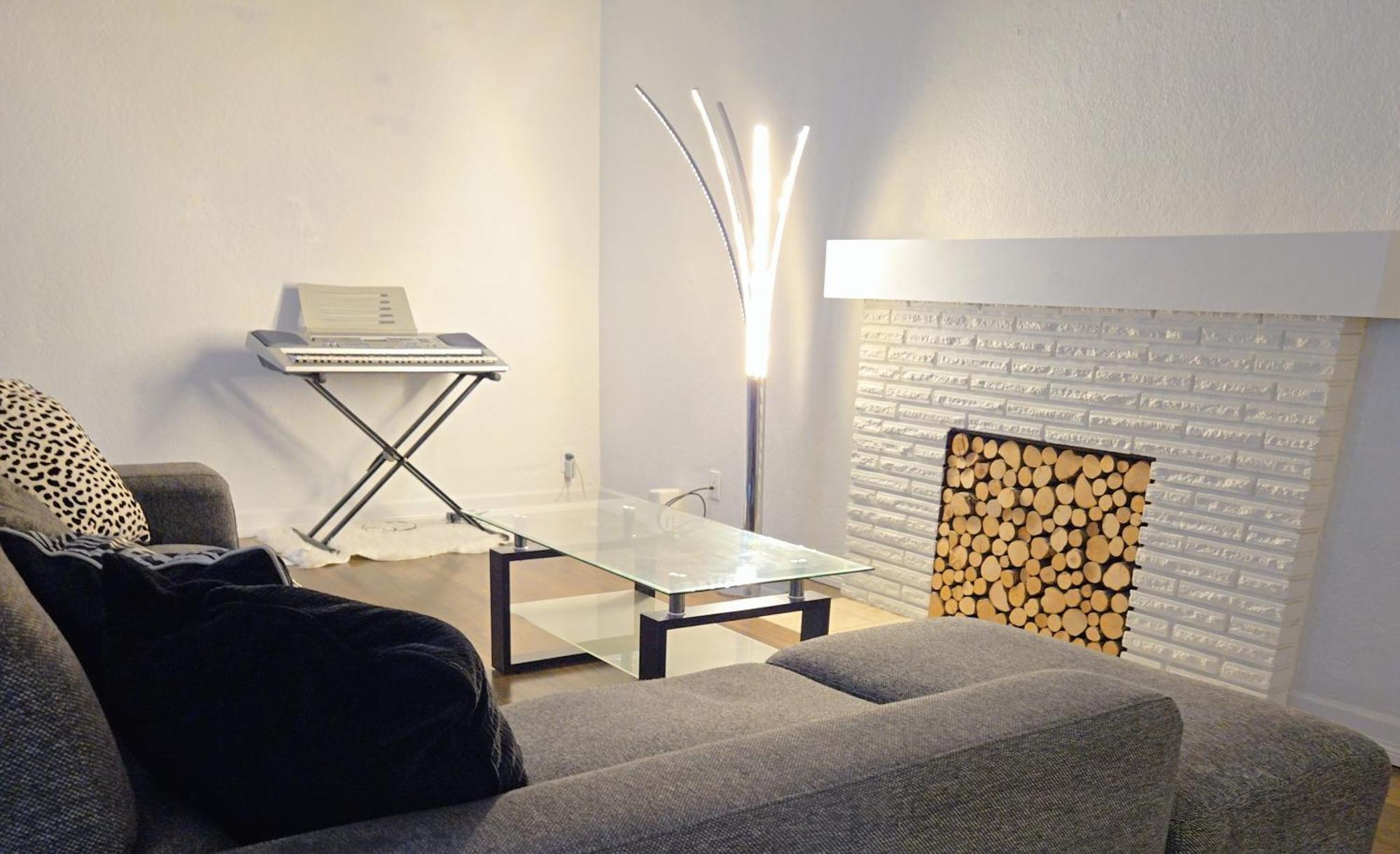 Cozy Stylish Black & White Design Room In The Heart Of Vancouver! Private Parking, Self Check-In & Just 4 Mins To Metrotown! Kültér fotó